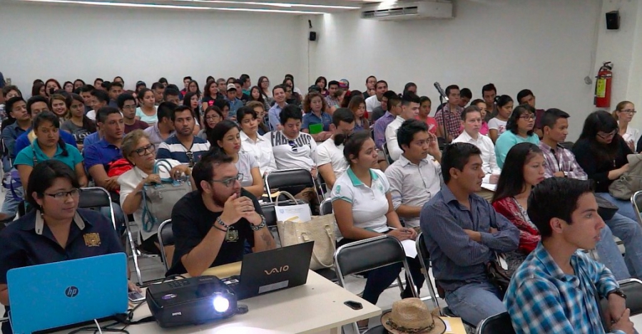 Entrega UNACH cartas de aceptación y asignación de becas de movilidad nacional e internacional a 140 alumnos