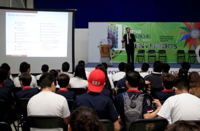 Cientos de jóvenes asisten a la Primera Feria de Ciencias organizada ...