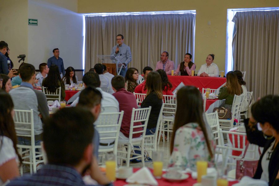 Promueve UNACH el encuentro de egresados destacados con alumnos de sus distintos Campus