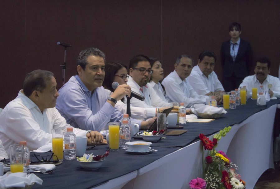 Entrega UNACH reconocimientos a ex integrantes del Comité de Finanzas