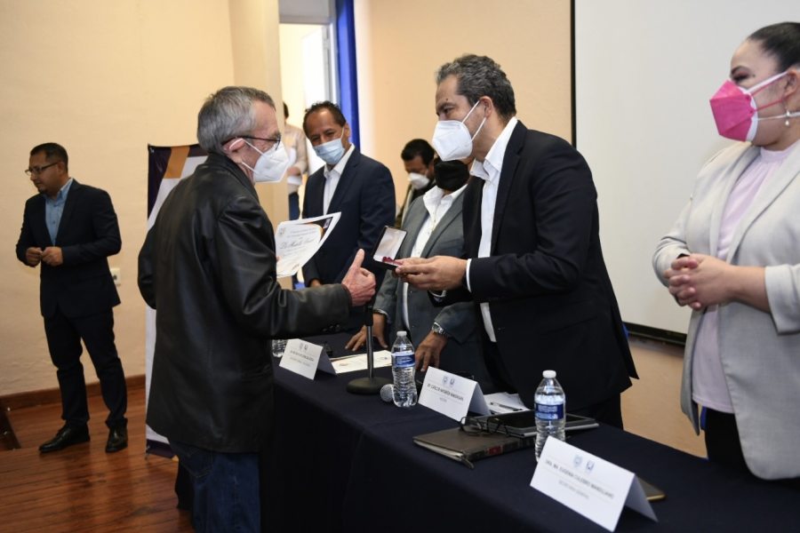Reconoce UNACH el  legado de docentes con 25 y 30 años de servicio y jubilados