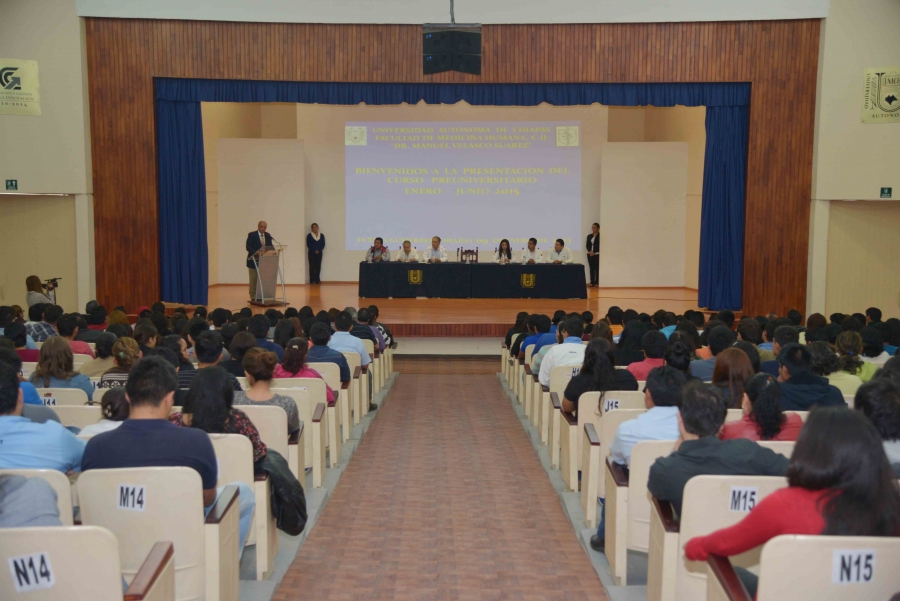 Dan la bienvenida oficial a alumnos inscritos en el Curso Preuniversitario de la Facultad de Medicina Humana de la UNACH