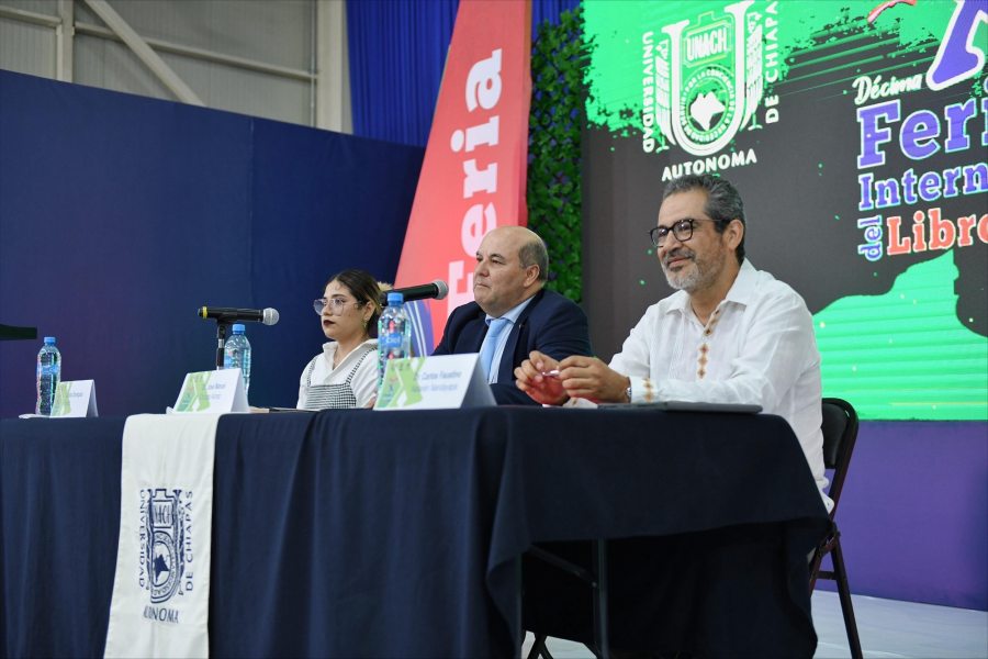 Presentan en la FIL UNACH el libro “La quimera de la predeterminación legal del juez cuando se trata de aforados”