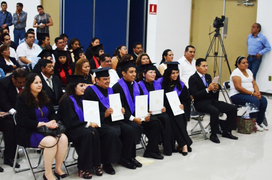 Se gradúan jóvenes de los programas de educación a distancia de la UNACH