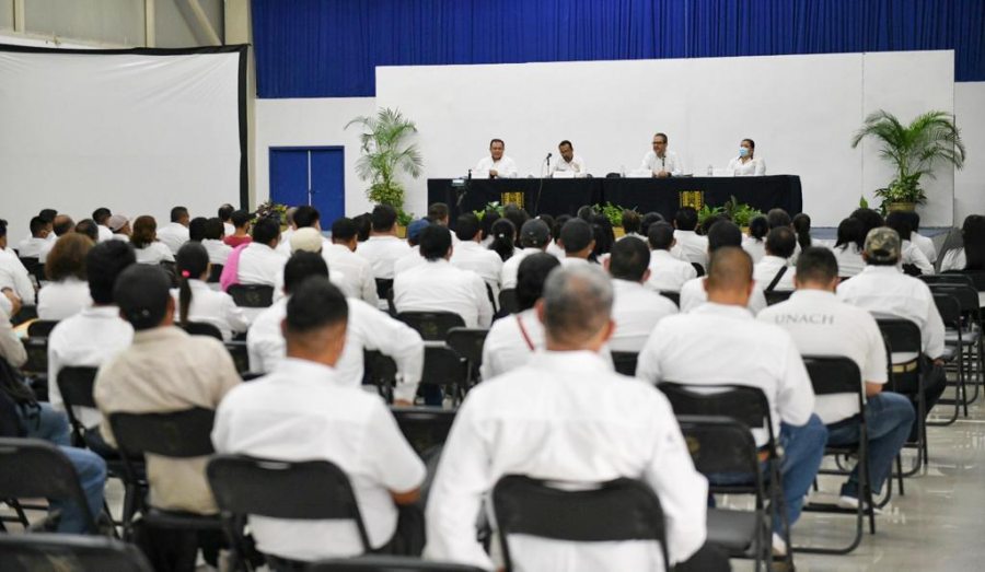 Se reúne  el rector  de la UNACH, Carlos F. Natarén Nandayapa con personal de la Dirección General de Infraestructura y Servicios Generales