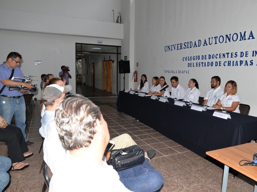 Participan ex alumnos y académicos de la UNACH en el Colegio de Docentes de Inglés del Estado de Chiapas A.C.