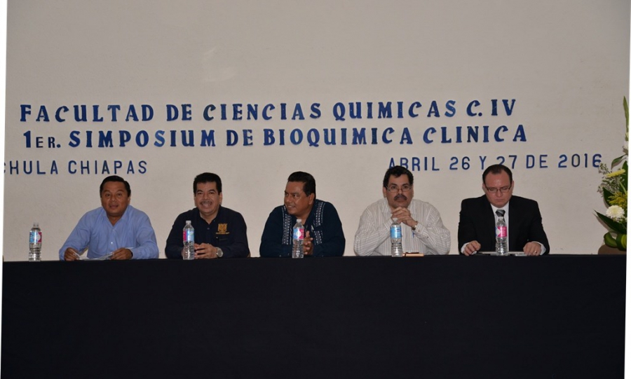 Participan estudiantes y profesionistas en el 1er. Simposium de Bioquímica Clínica UNACH