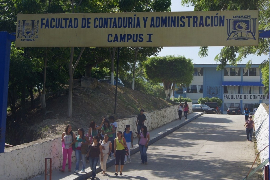 Oferta UNACH diferentes opciones de titulación para estudiantes y egresados