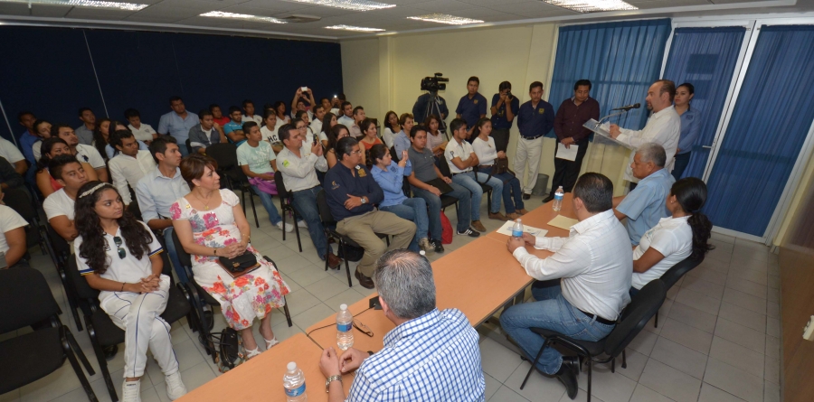 Cuadruplica UNACH número de estudiantes que reciben algún tipo de beca