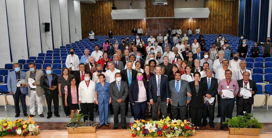 Reconoce UNACH trayectoria de afiliados al Sindicato del Personal  Académico