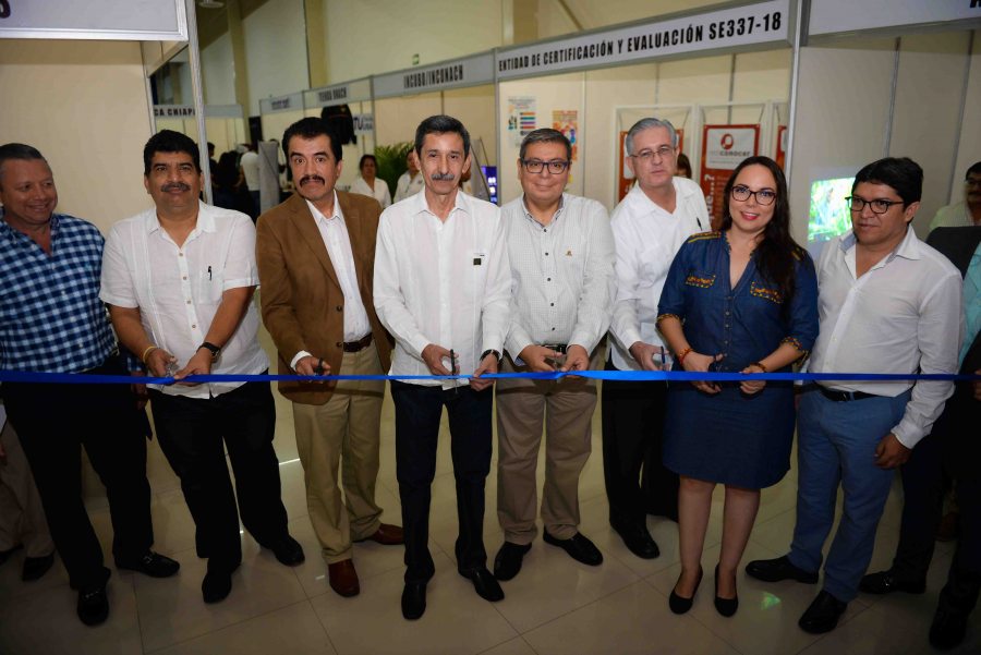 Destaca el rector Carlos Eugenio Ruiz Hernández la  labor que realizan evaluadores de la UNACH