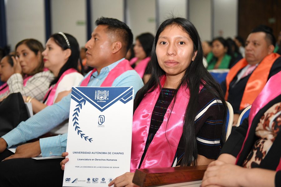 Celebran graduación de 180 egresadas y egresados de los programas de licenciatura a distancia de la UNACH