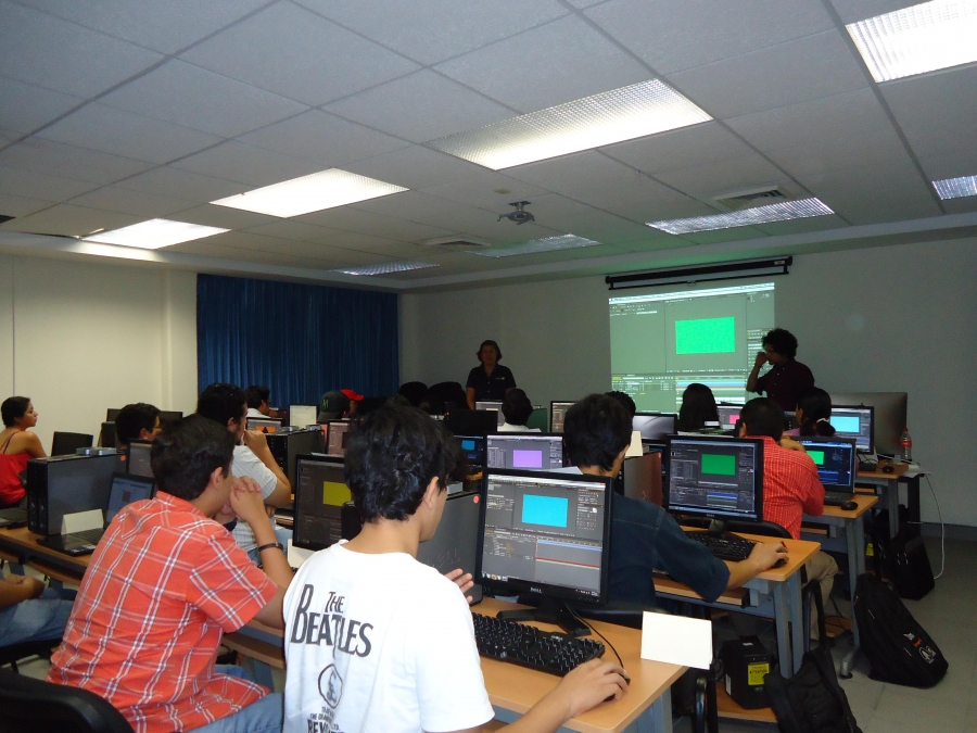  Imparten con éxito taller de edición de video dirigido a profesionales de distintas carreras