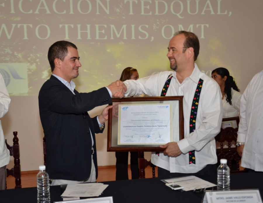 Obtiene UNACH Certificación Internacional de programas académicos