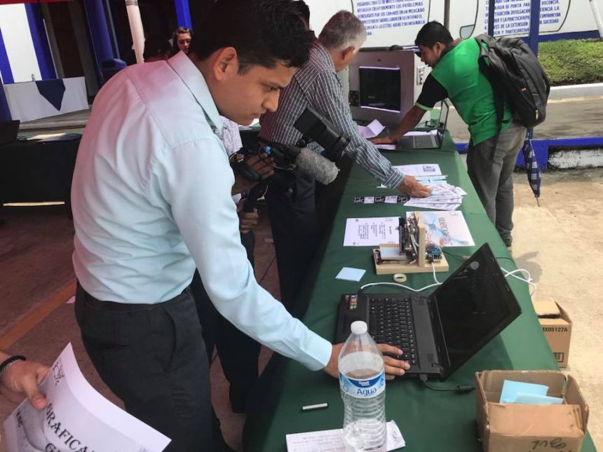 En el Campus IV Estudiantes de Sistemas Computacionales de la UNACH realizan exposición de prototipos