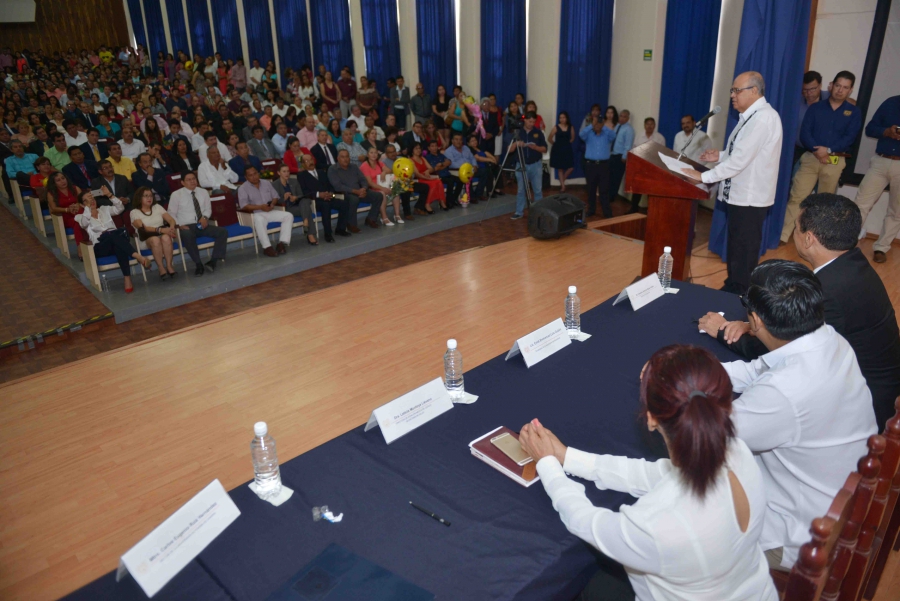 Egresan cien nuevos profesionales de la medicina en la UNACH