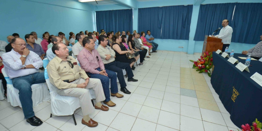  Reconocen a egresada de la UNACH con el Premio CENEVAL al Desempeño de Excelencia EGEL