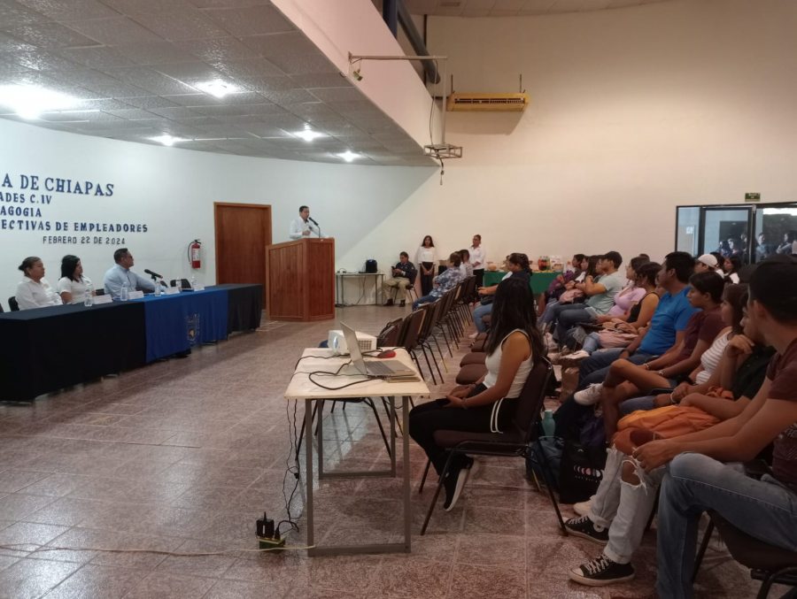 Se realizó con éxito el Primer Foro de Experiencias de Egresados de la Escuela de Humanidades de la UNACH