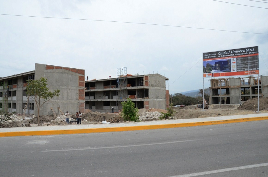 Brinda administración rectoral de Jaime Valls atención integral a la comunidad universitaria