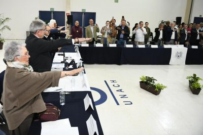 Renuevan a integrantes de los distintos consejos de la Fundación UNACH