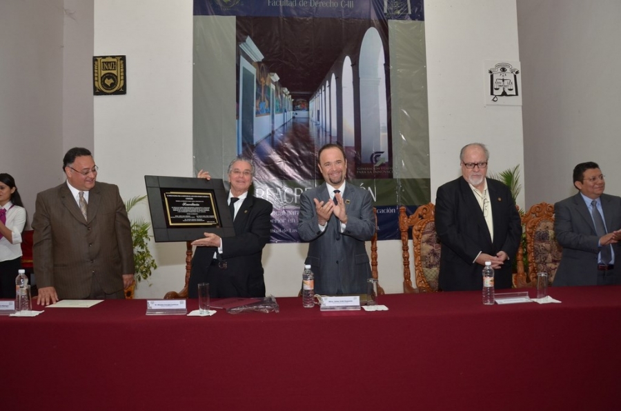  Otorgan reacreditación nacional a la Licenciatura en Derecho que imparte la UNACH