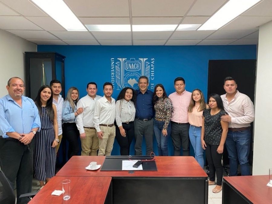 Se reúne el rector de la UNACH, Carlos F. Natarén Nandayapa con alumnos de la Facultad de Derecho