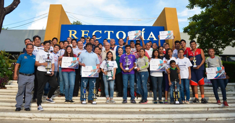 Premian en la UNACH a los campeones del torneo deportivo “Camino Ocelote”