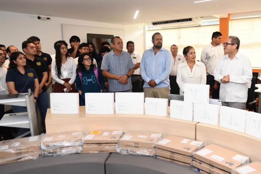 Donan equipo de alta tecnología a la Facultad de Negocios Campus IV Tapachula de la UNACH
