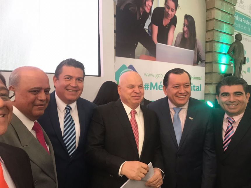 Asiste el rector de la UNACH, Carlos Eugenio Ruiz Hernández a la presentación de la Cédula Profesional Electrónica