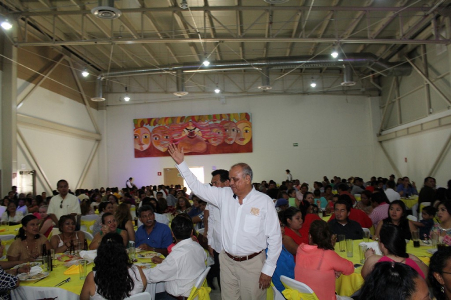 Celebran en la UNACH el Día del Trabajador Universitario