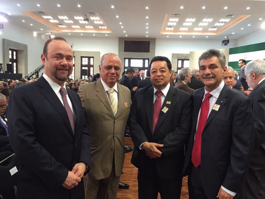 Durante su asistencia al Foro Diálogo sobre la Educación Superior en México, el Rector de la Universidad Autónoma de Chiapas, Carlos Eugenio Ruiz Hernández, conversó con el Secretario General Ejecutivo de la ANUIES, Jaime Valls Esponda.