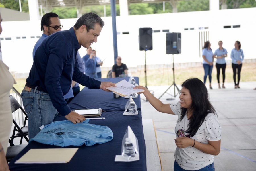 Da rector de la UNACH, Carlos F.  Natarén Nandayapa bienvenida a los alumnos de la Facultad de Ciencias en Física y Matemáticas