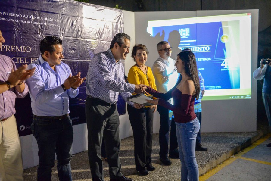 Entregan en la UNACH el Premio Carlos  Maciel Espinosa al Servicio Social Universitario