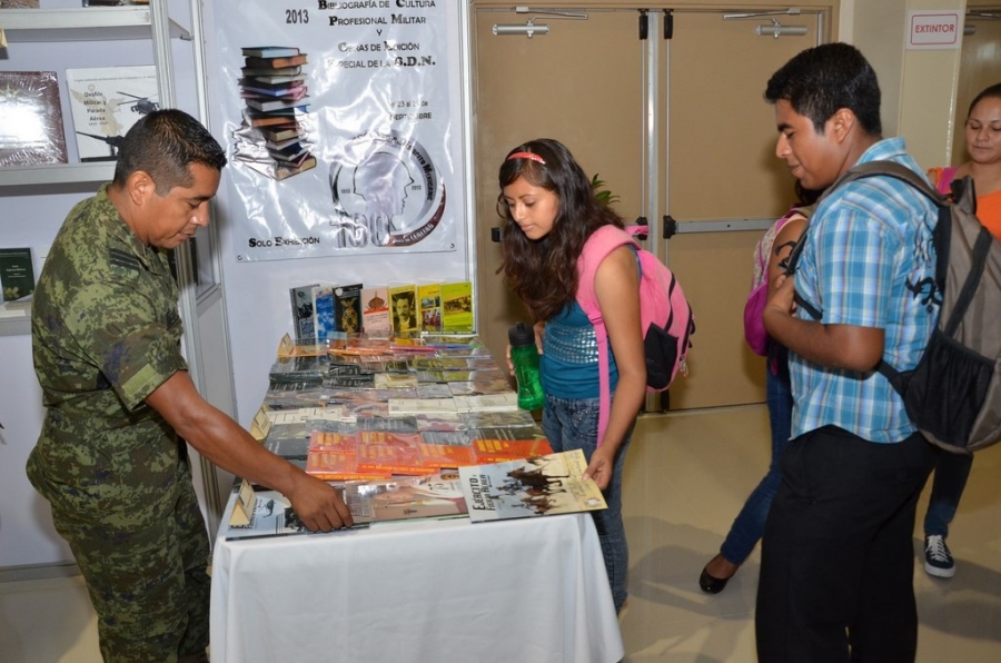 Expone la SEDENA más de 300 títulos en la Segunda Muestra Internacional del Libro Chiapas-Centroamérica 2013