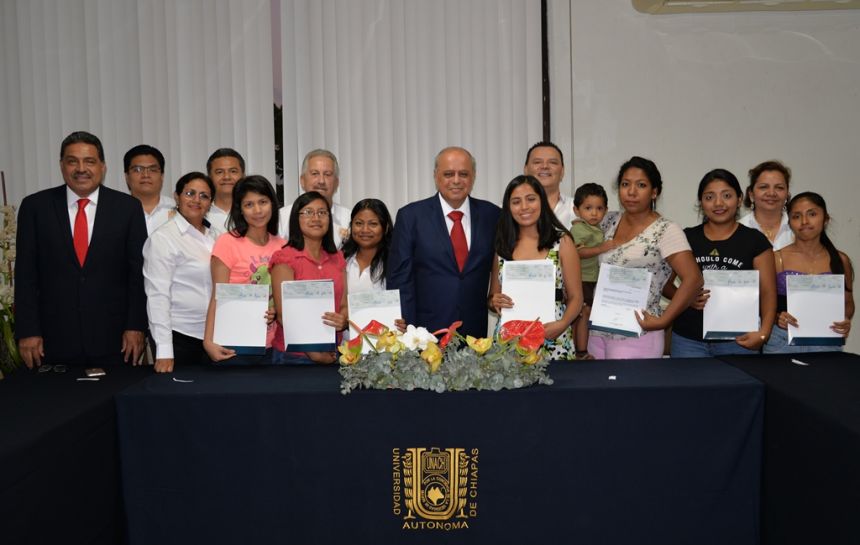 Benefician a madres estudiantes de la UNACH con becas otorgadas por el CONACYT