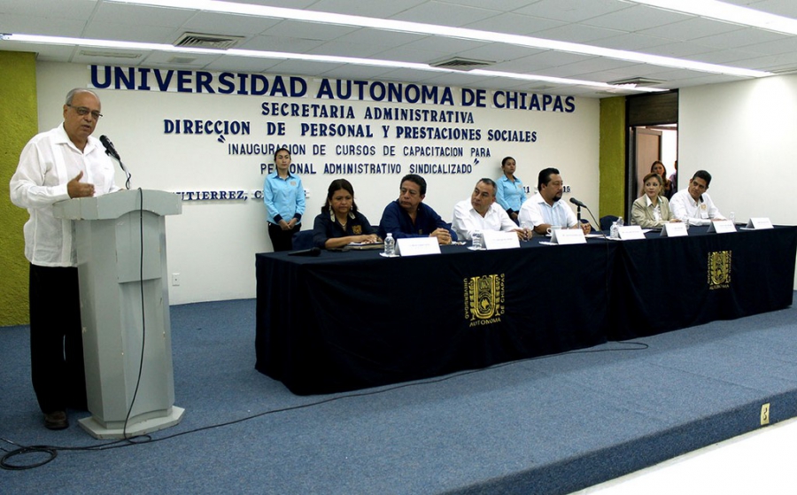 Capacitan a personal administrativo sindicalizado de la UNACH