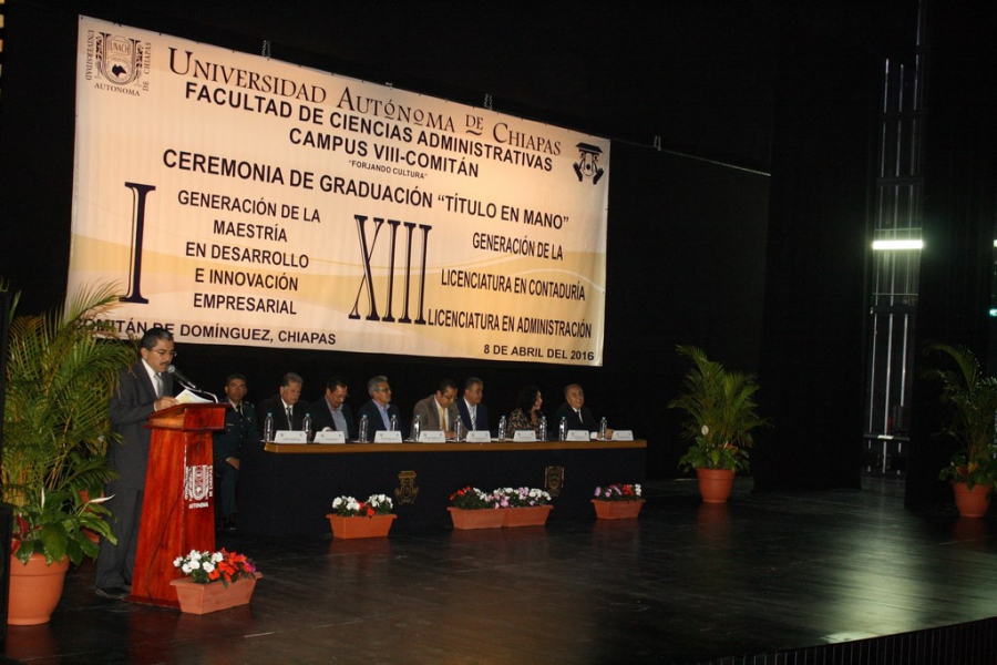 Egresan de la UNACH profesionistas de calidad y con responsabilidad social