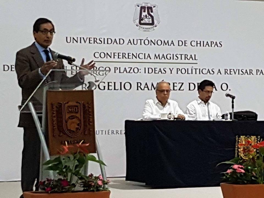 Presentan en la UNACH la conferencia magistral “El declive de México en el largo plazo: Ideas y políticas a revisar para superarlo”