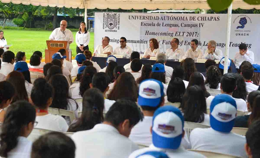 Participan alumnos y egresados de la Escuela de Lenguas Tapachula de la UNACH en el evento Homecoming