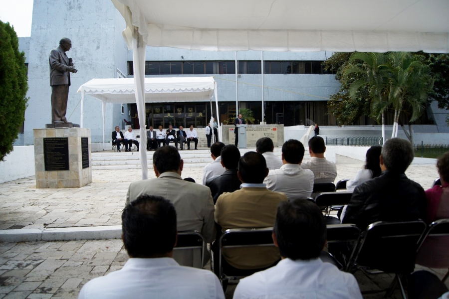 Rinden homenaje al Doctor Manuel Velasco Suárez, fundador de la UNACH  