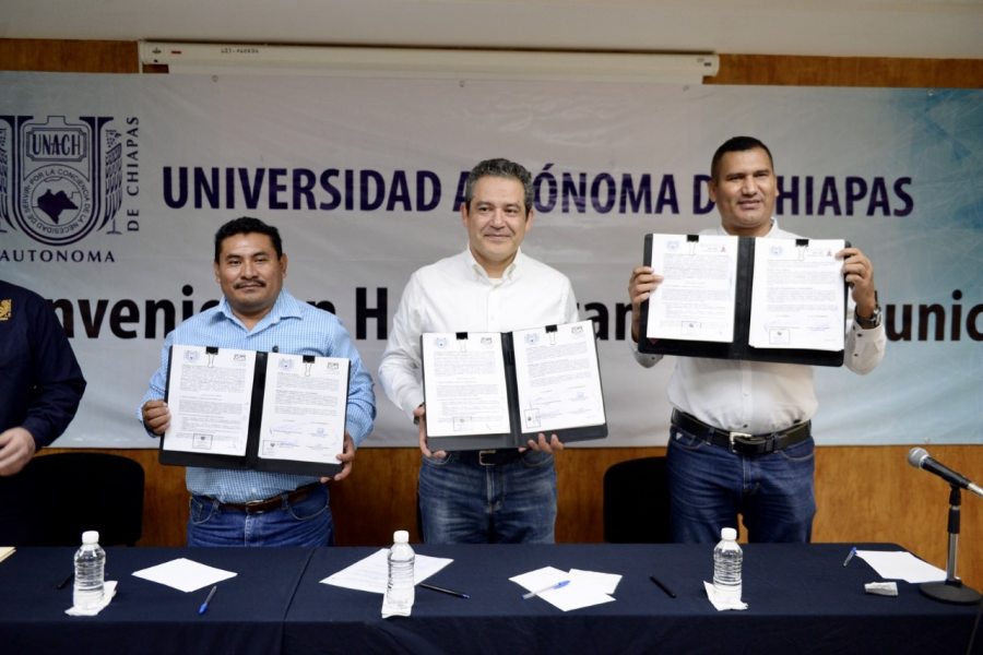 Firma de convenio para la instalación de sedes municipales de Unach Virtual
