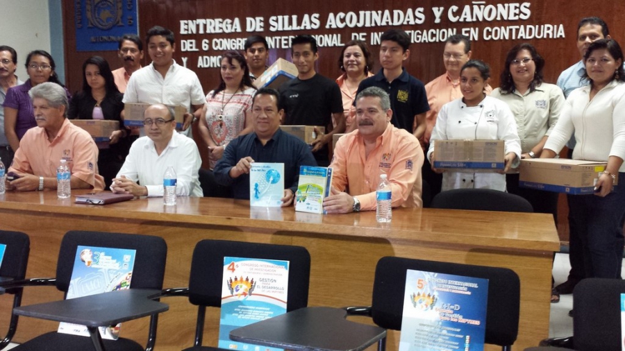Donan Cuerpos Académicos de la UNACH equipos de video y mobiliario a la Facultad de Contaduría y Administración Campus I
