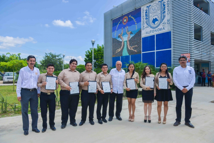 Destacan calidad y compromiso de los egresados de las licenciaturas en Física y Matemáticas de la UNACH