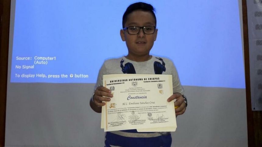 Entrega UNACH reconocimientos a infantes que participaron de actividades con docentes de la institución.