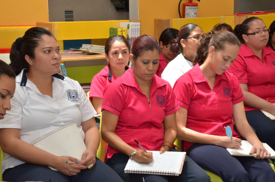 Capacitan al personal y directivos de la Estancia Infantil para hijos de estudiantes de la UNACH