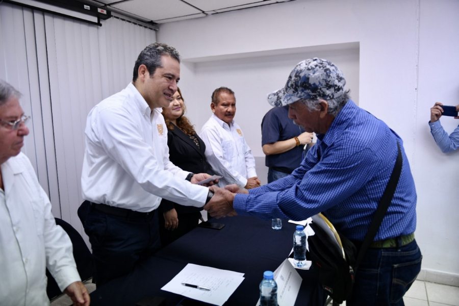 Cumple UNACH con el pago de finiquitos a ex trabajadores universitarios jubilados y pensionados.