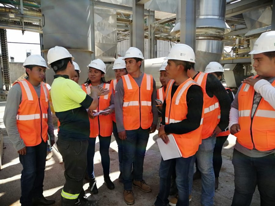 Visitan alumnos de la UNACH empresa que se dedica al desarrollo autosustentable de la Agroindustria
