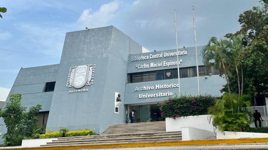 Ofrece  Biblioteca Central Universitaria de la UNACH  el servicio para que estudiantes accedan a bases de datos de millones de documentos