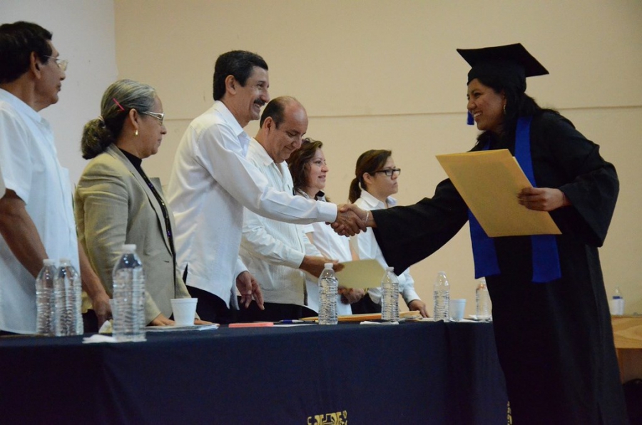 Egresan más de 100 profesionales de la Facultad de Humanidades de la UNACH