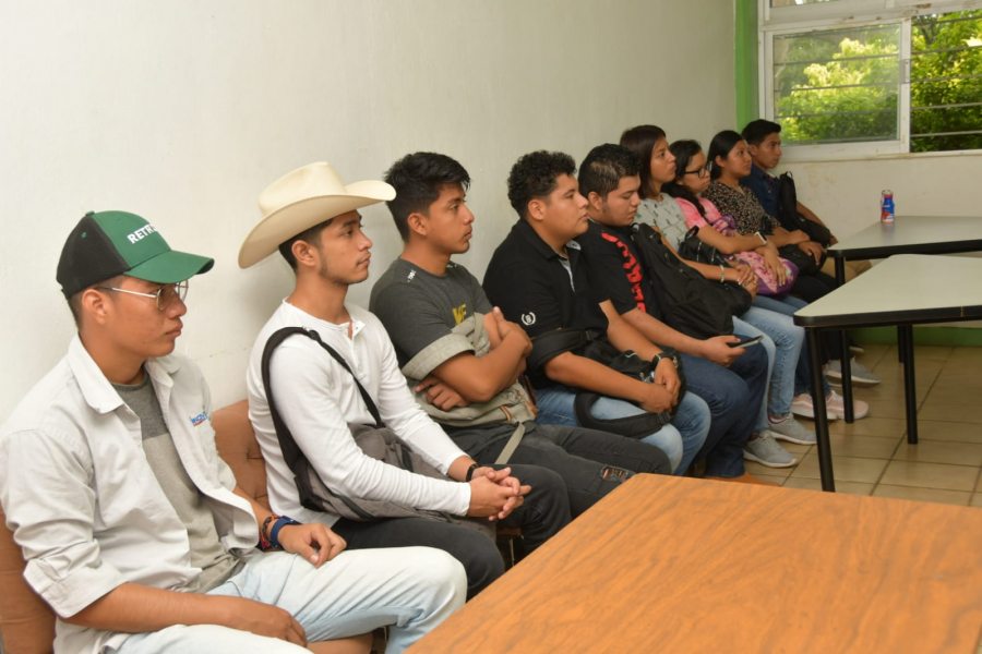 Expertos imparten curso taller sobre condiciones de suelo y cultivos a estudiantes de la UNACH